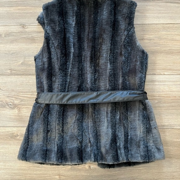 Kristen Blake Black and Gray Faux Fur Vest with Belt Medium - Picture 5 of 5